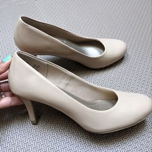 Nude pumps in size 7.5